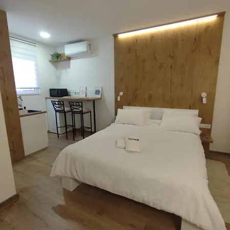 Airport Happy House Free Parking & Early Check-in