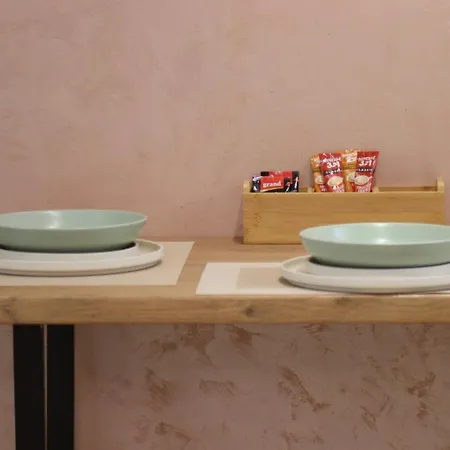 Airport Happy House Free Parking & Early Check-in Апартаменты *