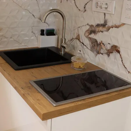 Airport Happy House Free Parking & Early Check-in