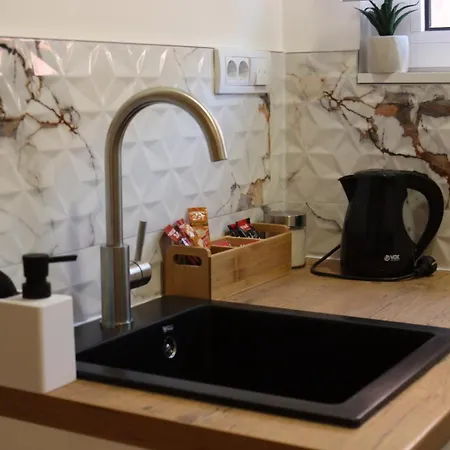 Airport Happy House Free Parking & Early Check-in * Surcin