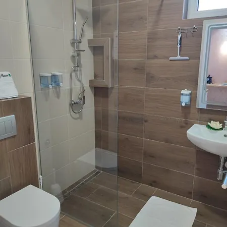 Airport Happy House Free Parking & Early Check-in Апартаменты