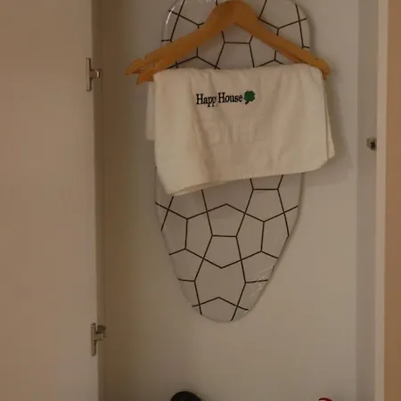 Airport Happy House Free Parking & Early Check-in Апартаменты *