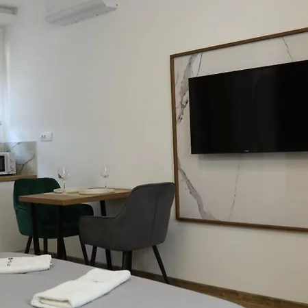 Airport Happy House Free Parking & Early Check-in