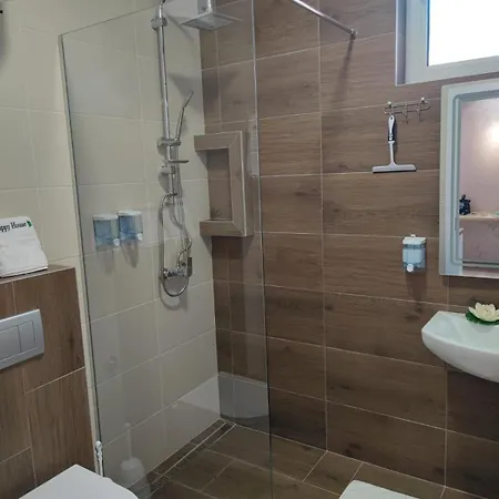 Апартаменты Airport Happy House Free Parking & Early Check-in Surcin