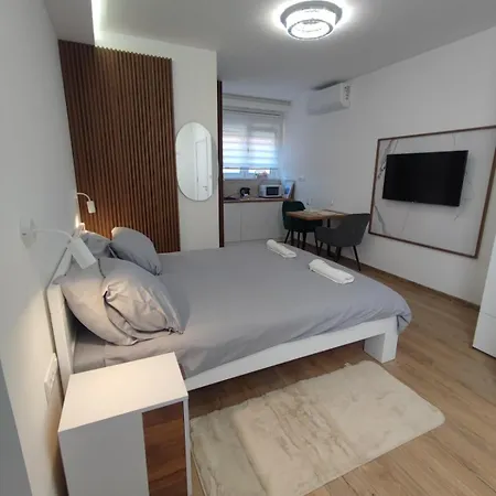 Airport Happy House Free Parking & Early Check-in *