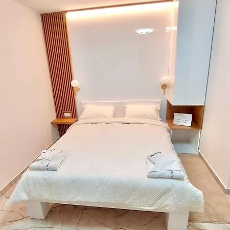 Airport Happy House Free Parking & Early Check-in Апартаменты