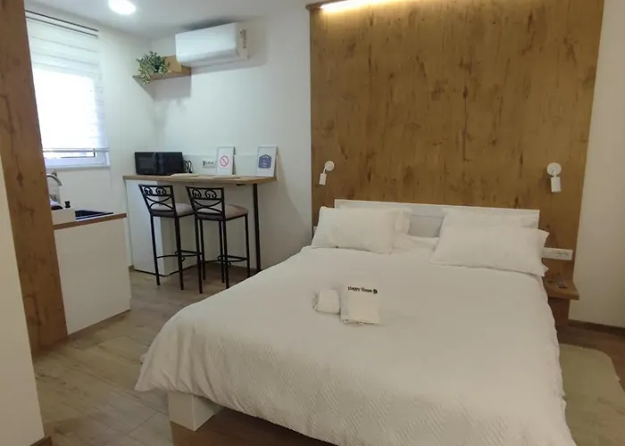 Airport Happy House Free Parking & Early Check-in