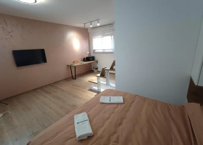 Airport Happy House Free Parking & Early Check-in Surčin