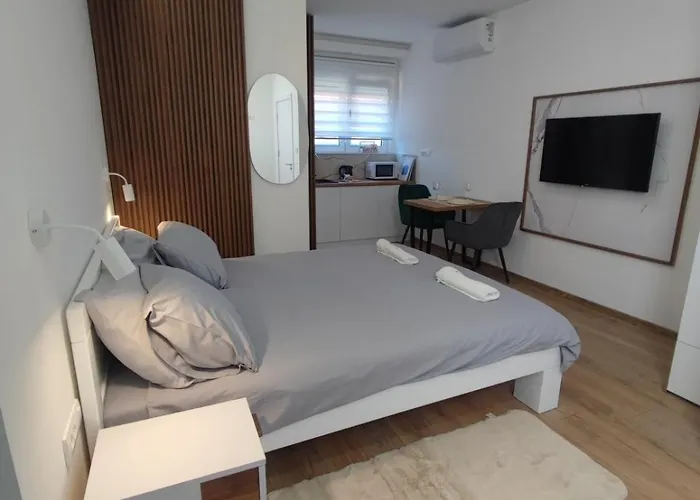 Airport Happy House Free Parking & Early Check-in *