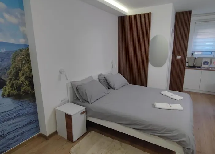 Airport Happy House Free Parking & Early Check-in * Surčin